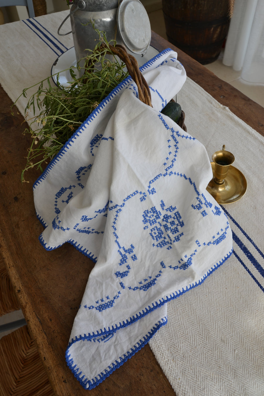 One-of-a-kind cotton sourdough cloth with vintage blue design