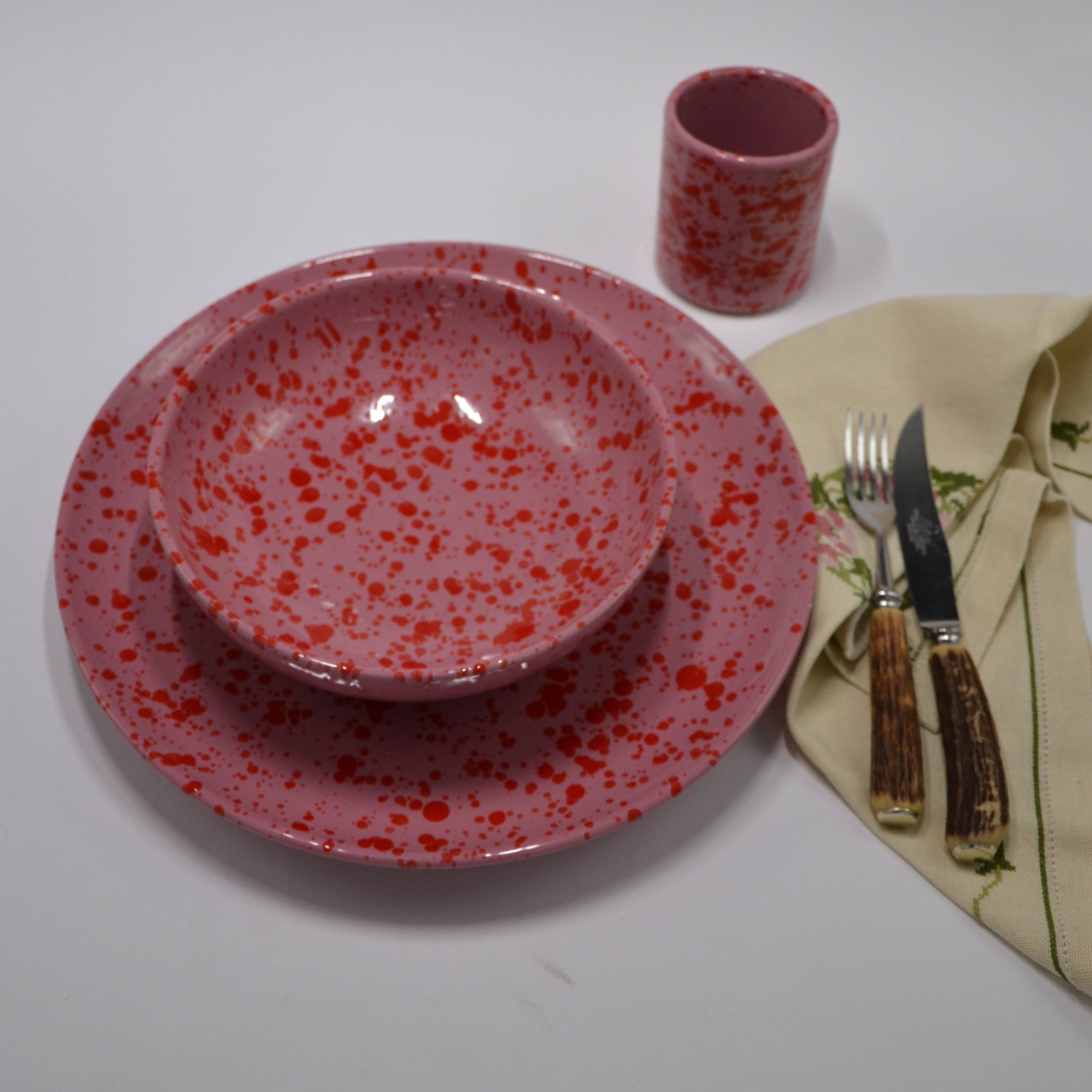 Bottega_Terra_Arrabbiata_Dinner_set_pink_and_red_4a