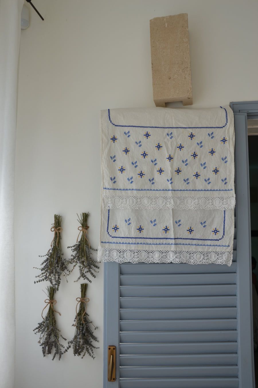 Vintage Italian tea towel with stars and flowers from Puglia