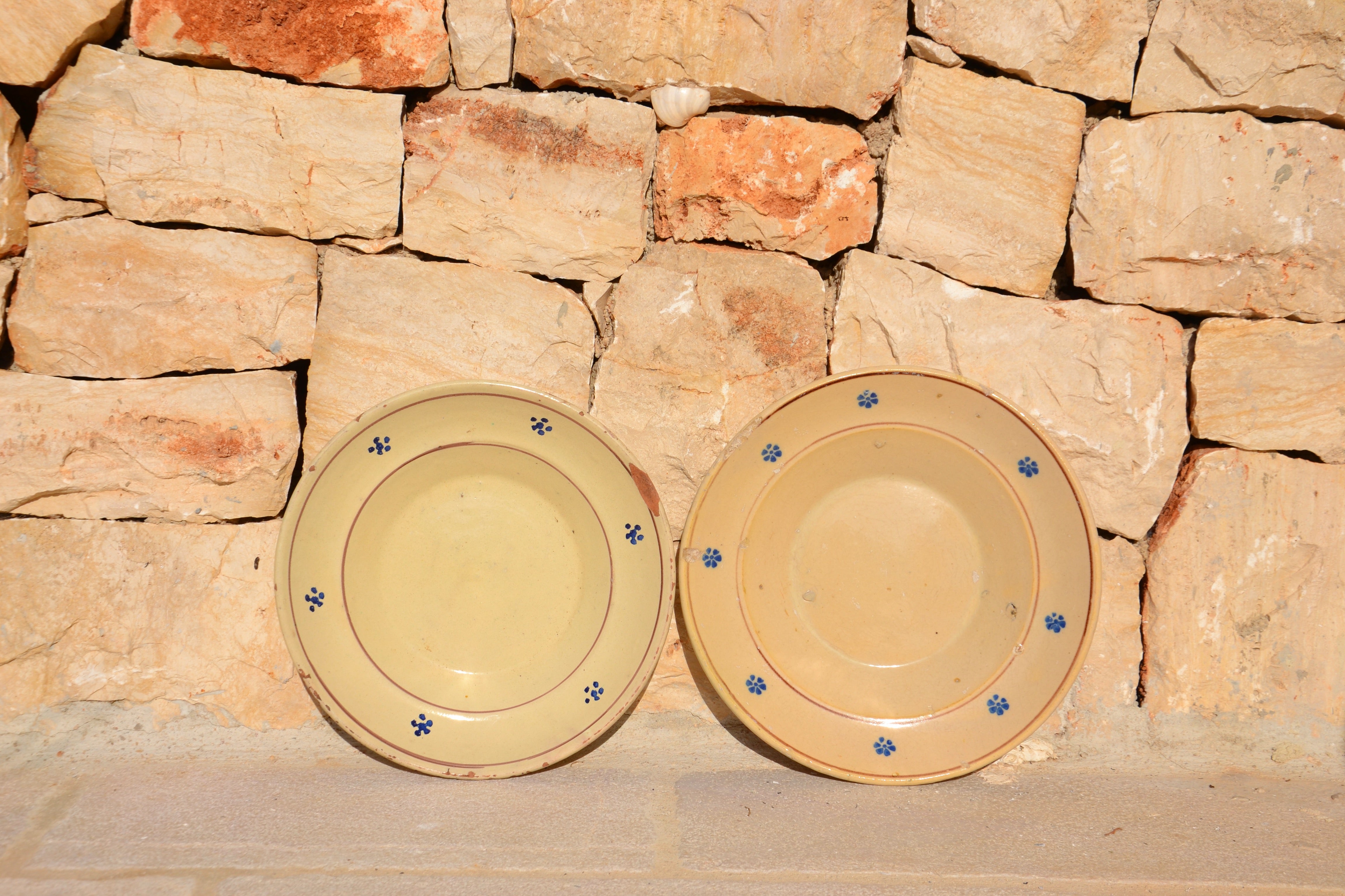 SET OF TWO 19TH CENTURY ITALIAN PLATES, Righe & Stelle